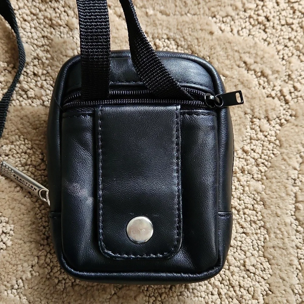 Digital Camera Case Kenneth Cole Reaction Soft Padded with Belt Loop - # 554265